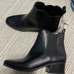 Women’s black boots